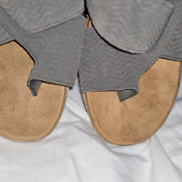 Minnetonka Becka Suede Wedge Platform Toe Loop Sandals Gray Leather Womens Sz 11 - Picture 5 of 8